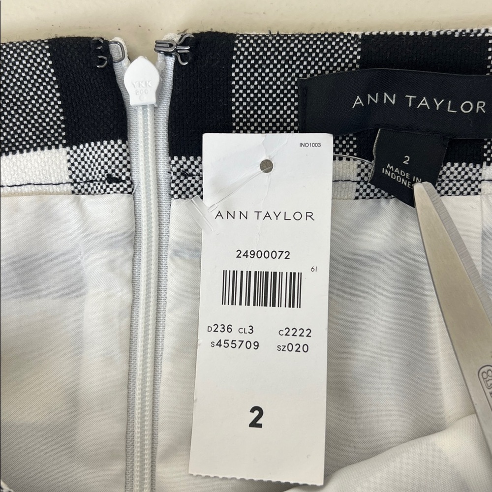 NWT Ann Taylor Women’s Checkered Pencil Skirt Black White Lined Size 2 - Picture 6 of 9